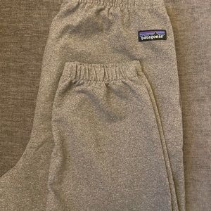 Patagonia Men’s P6 Label jogger sweatpants